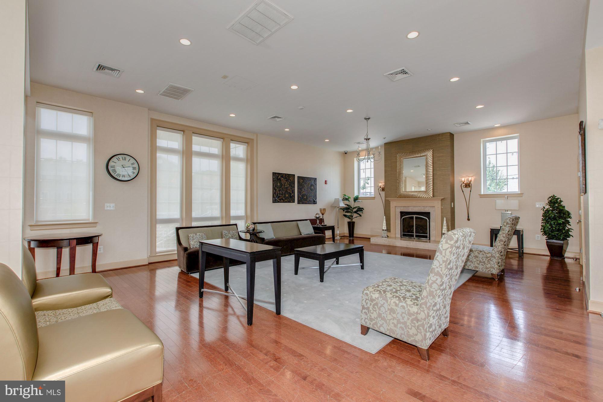 4149 S Four Mile Run Dr #403