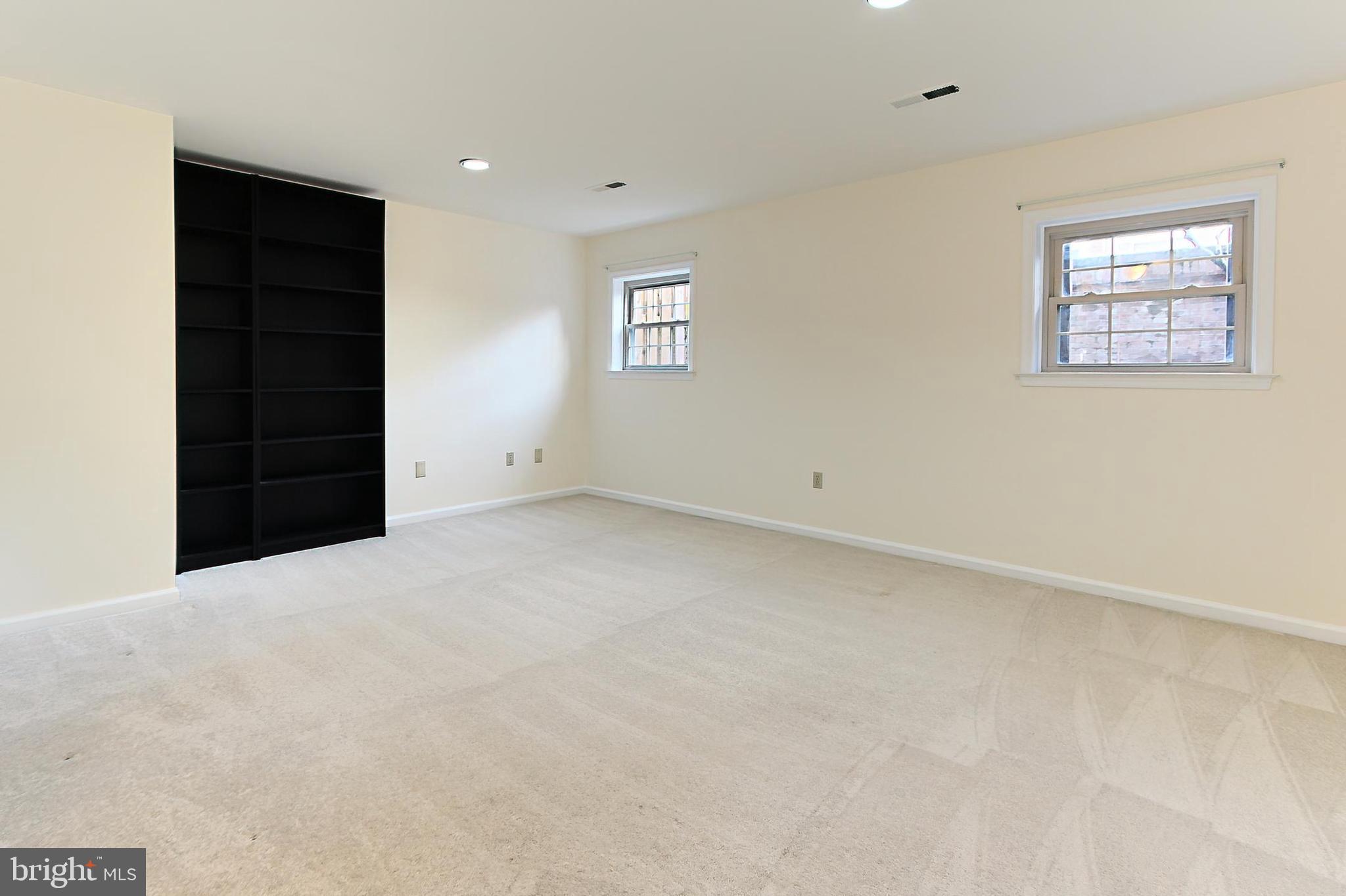 1501-D N Colonial Ter