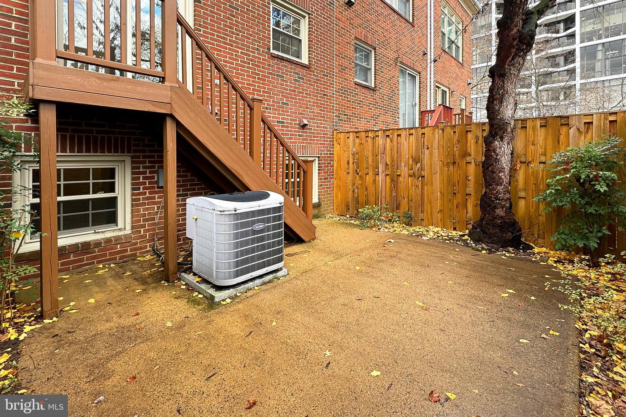 1501-D N Colonial Ter