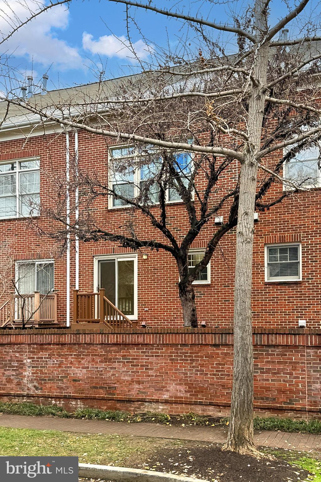 1501-D N Colonial Ter