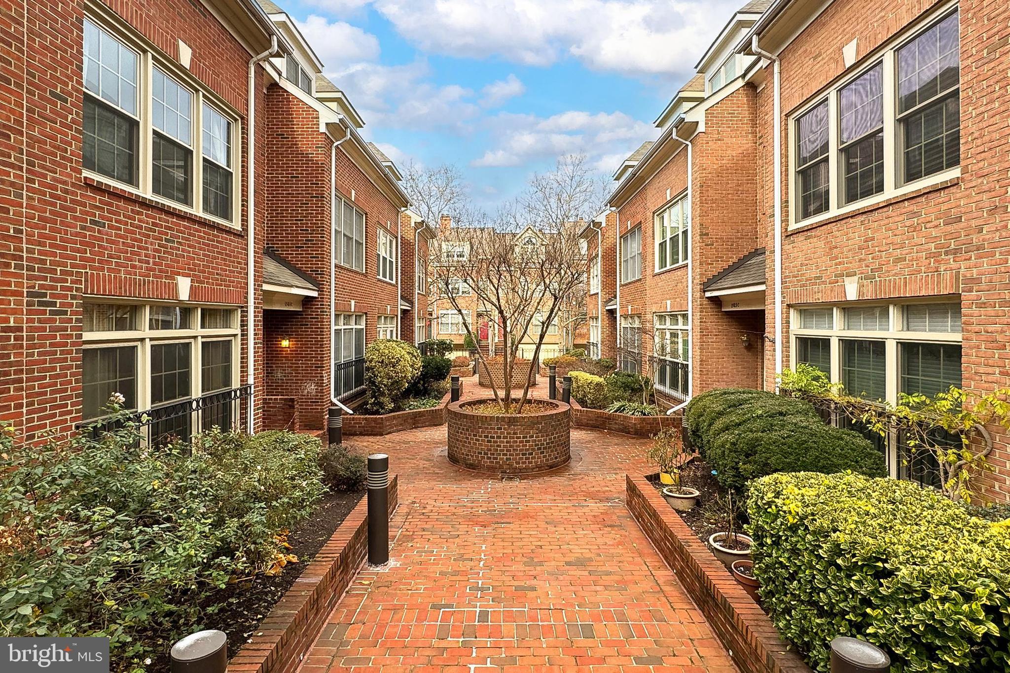 1501-D N Colonial Ter