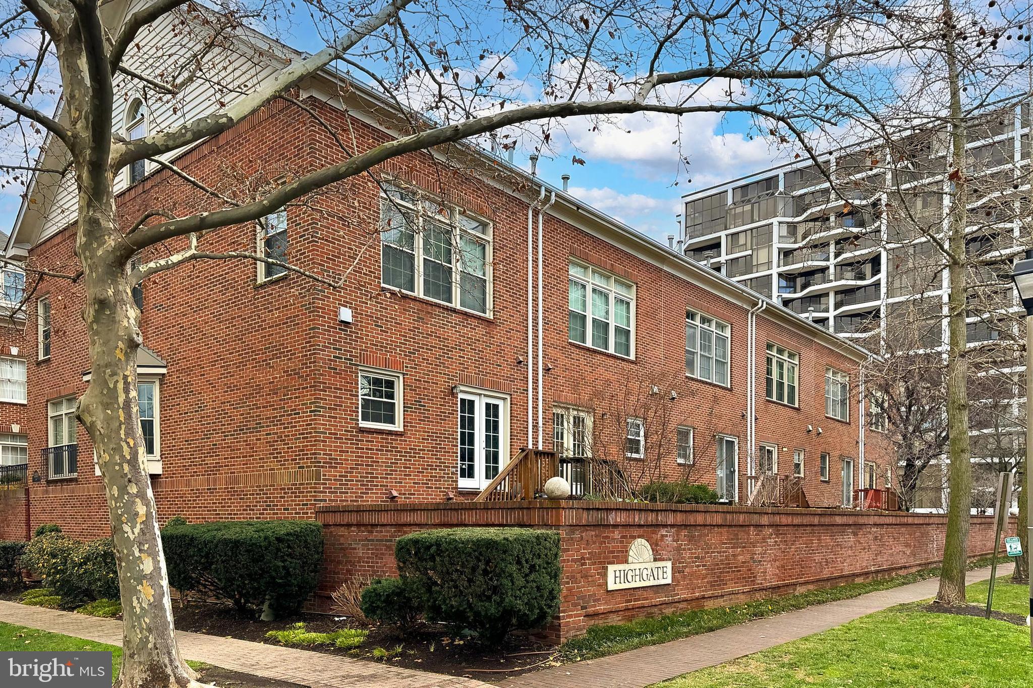 1501-D N Colonial Ter