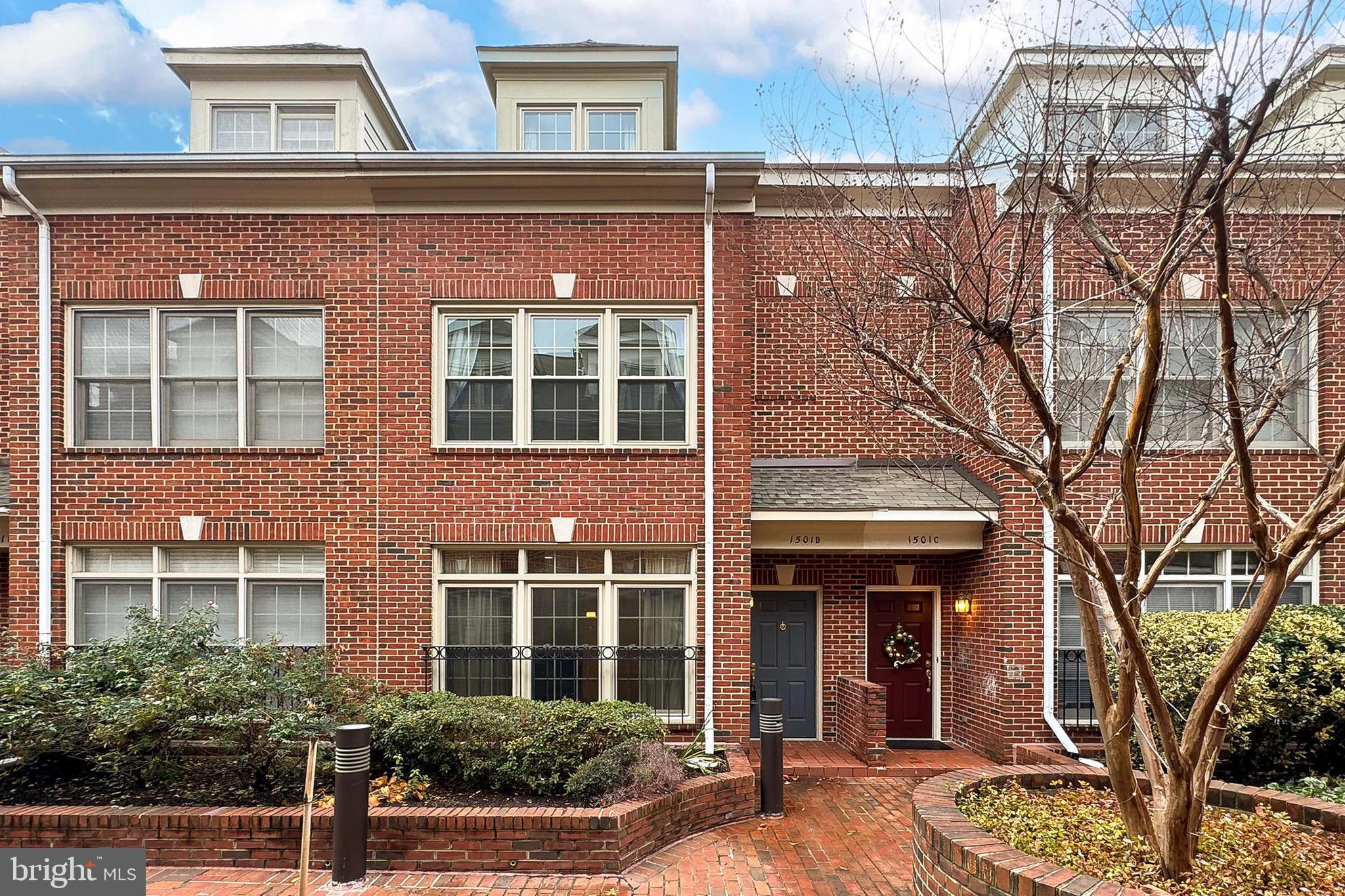 1501-D N Colonial Ter