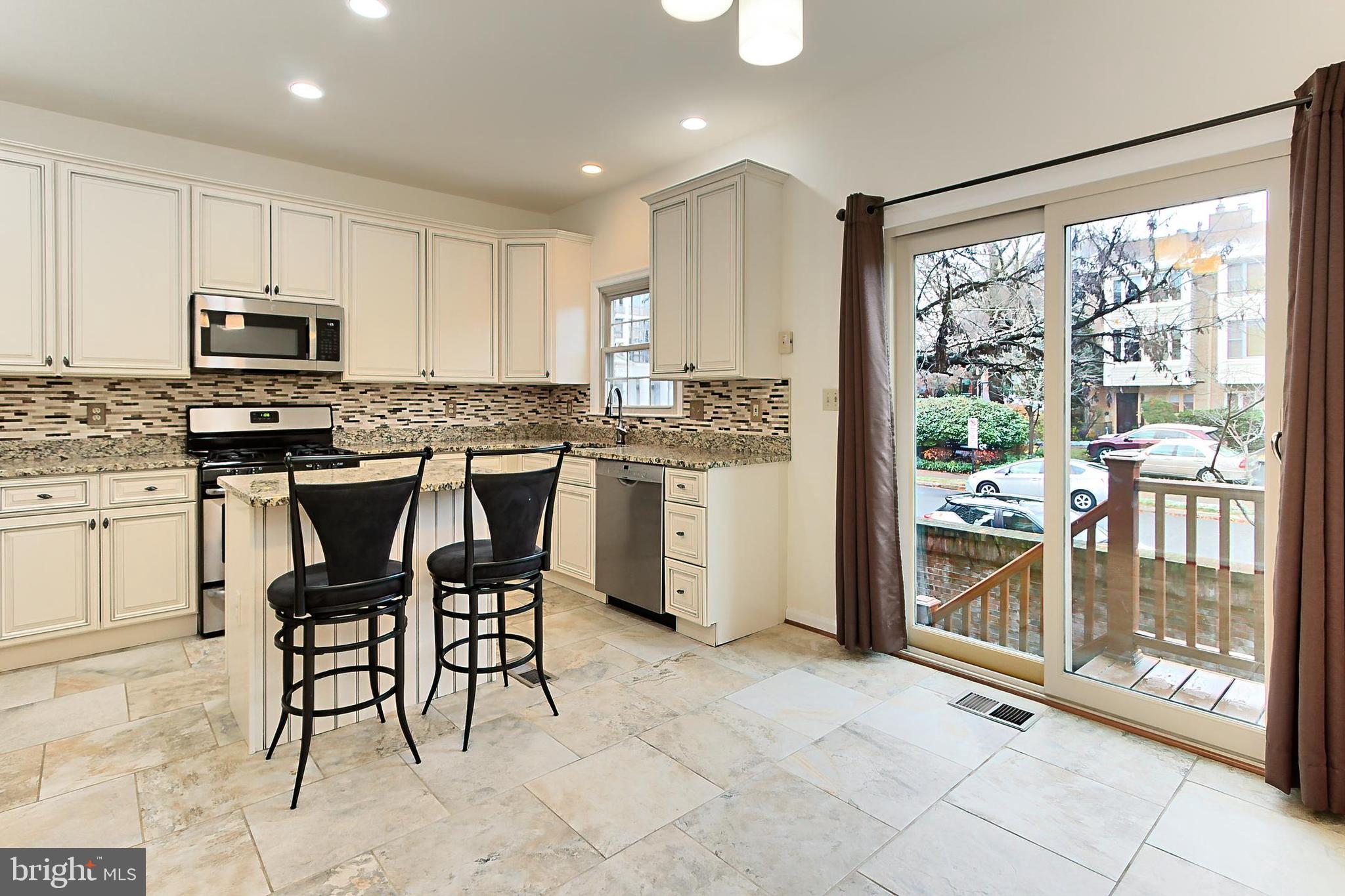 1501-D N Colonial Ter