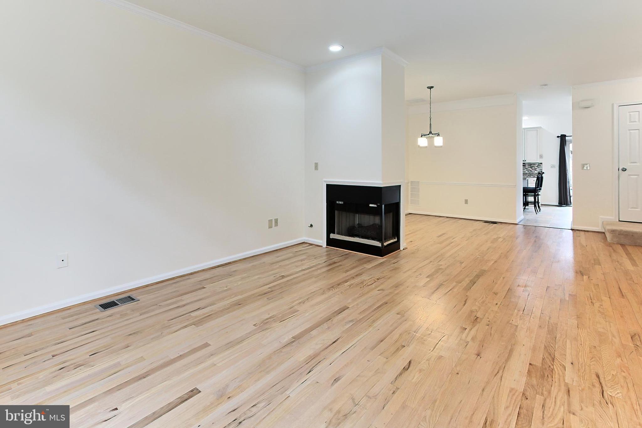 1501-D N Colonial Ter