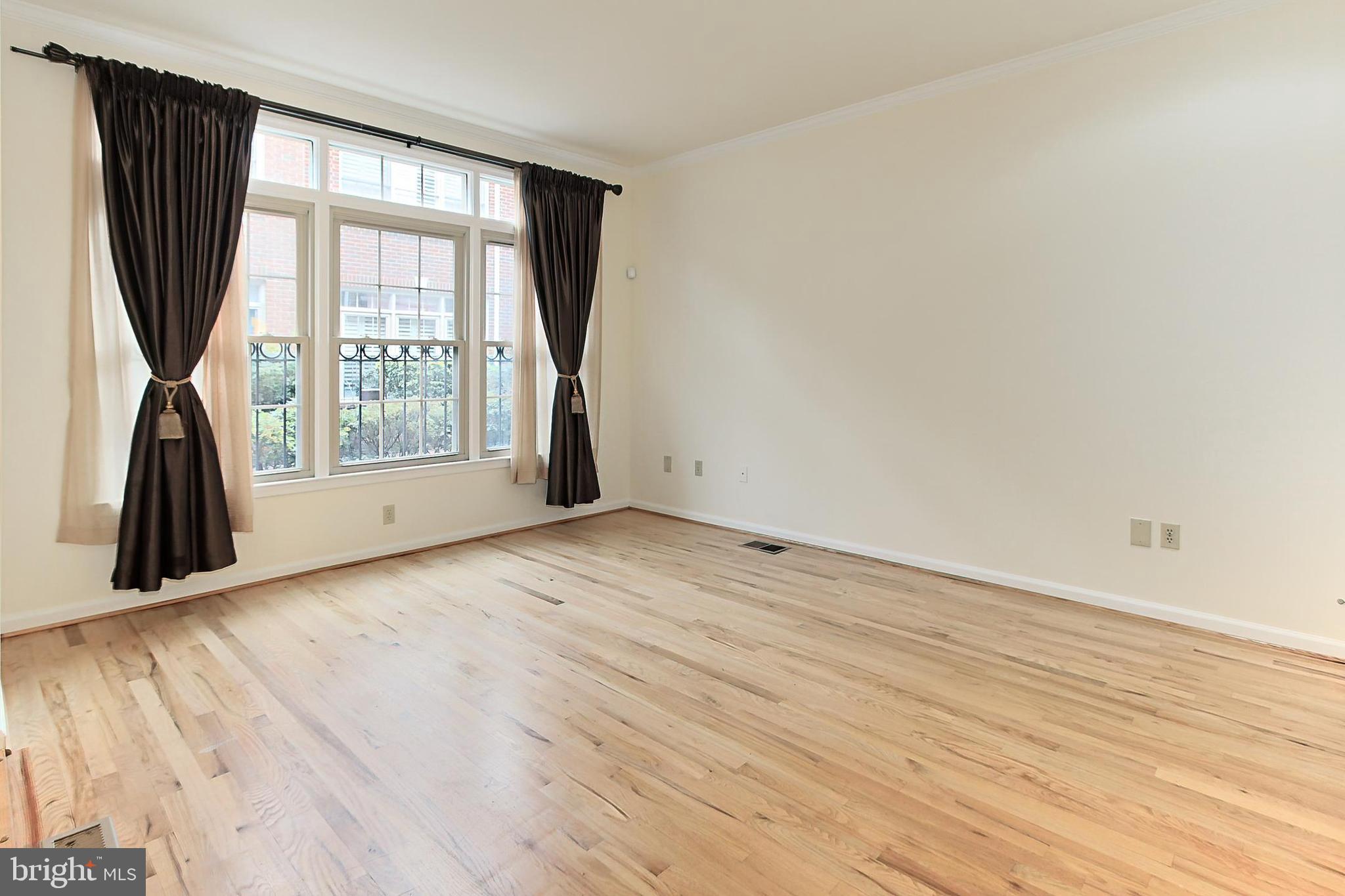 1501-D N Colonial Ter