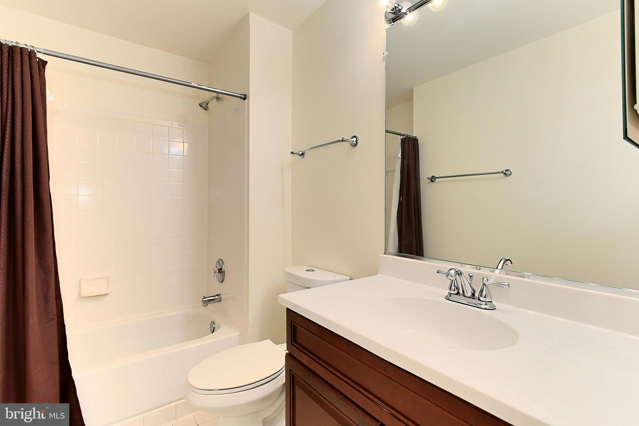 1501-D N Colonial Ter