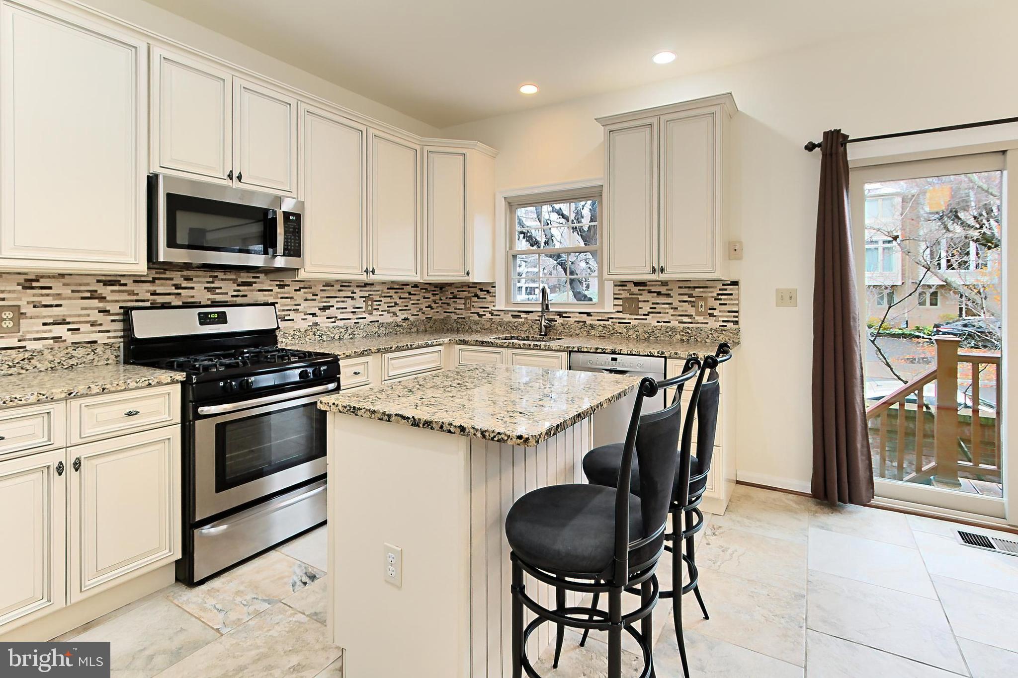 1501-D N Colonial Ter