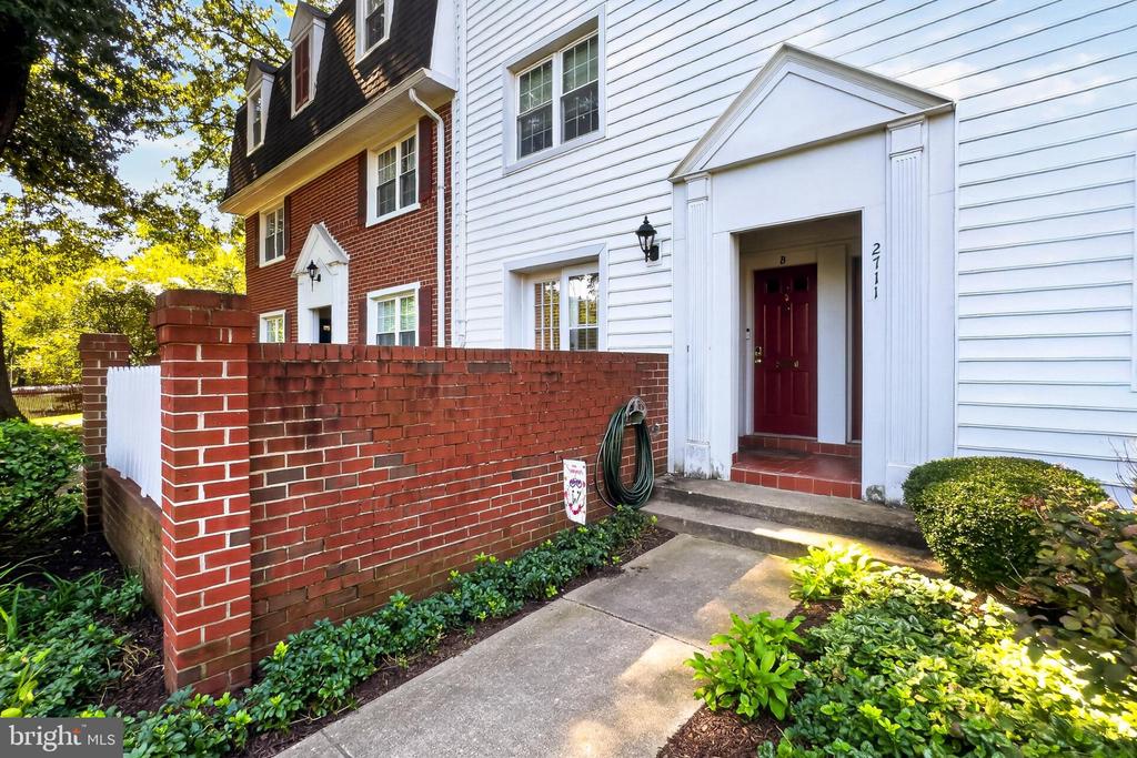 2711 S WALTER REED DRIVE Unit: A