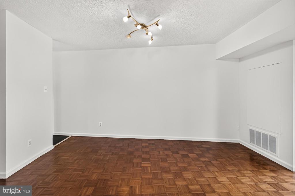 5300 COLUMBIA PIKE Unit: 705