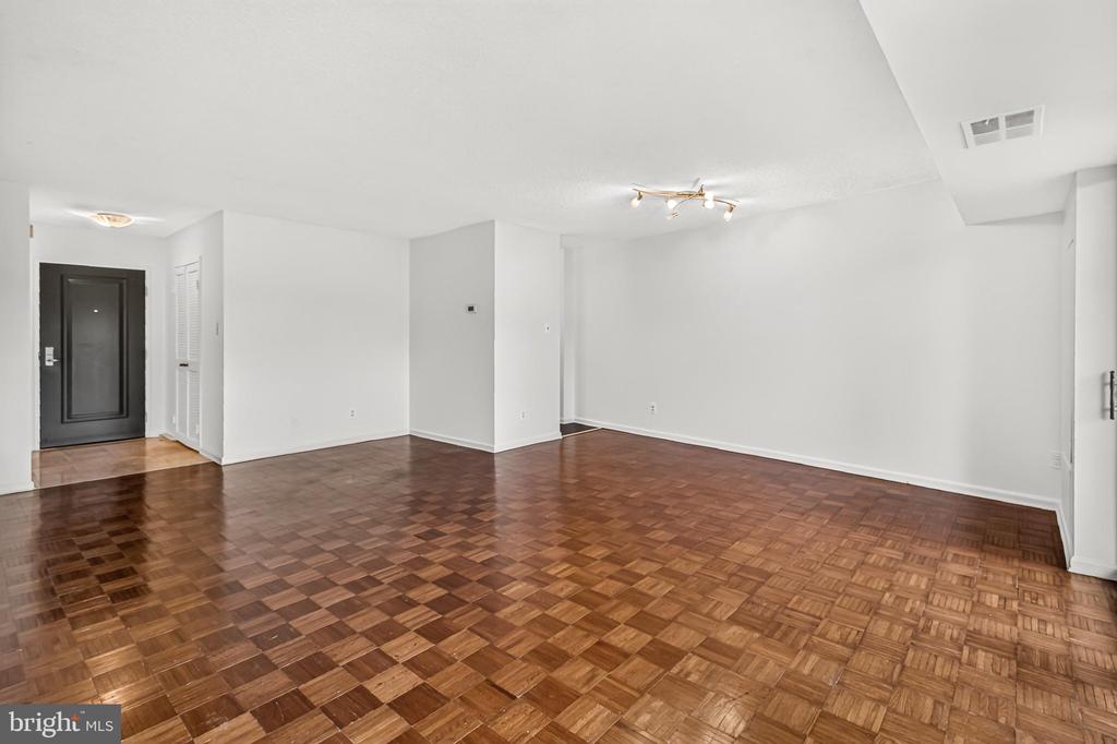 5300 COLUMBIA PIKE Unit: 705