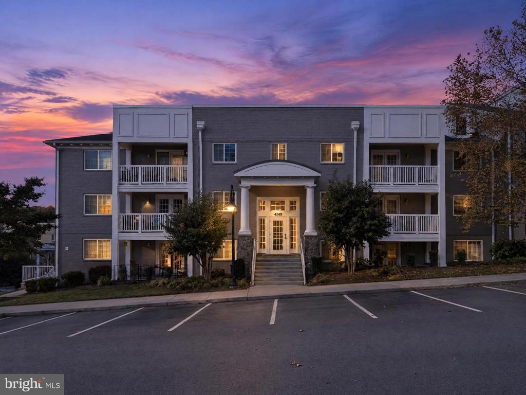 4149 S FOUR MILE RUN DRIVE Unit: 403