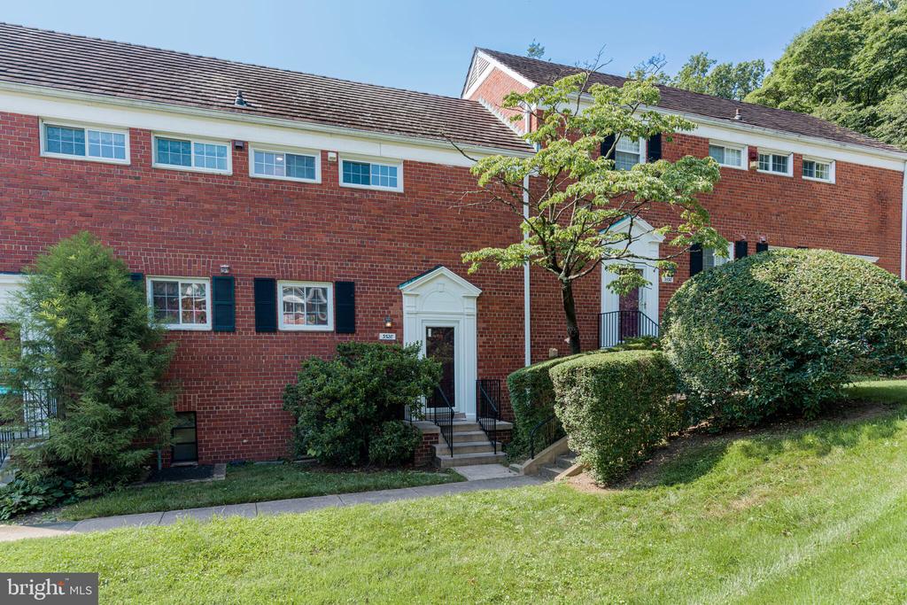 3528 VALLEY DRIVE