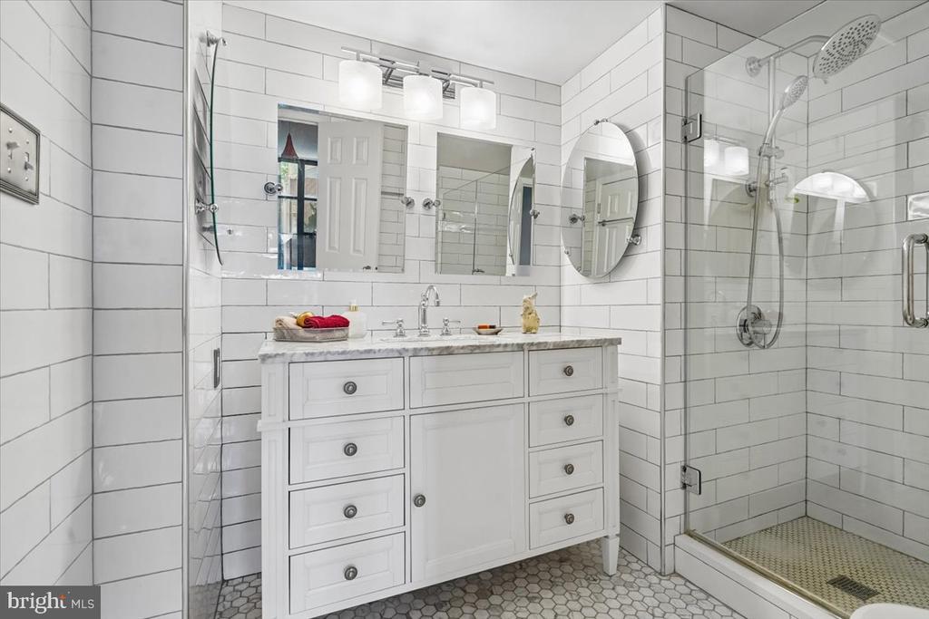 1200 BRADDOCK PLACE Unit: 205