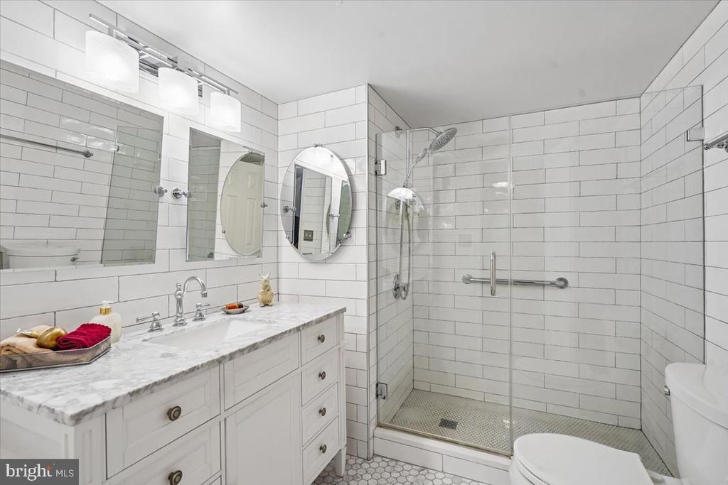 1200 BRADDOCK PLACE Unit: 205