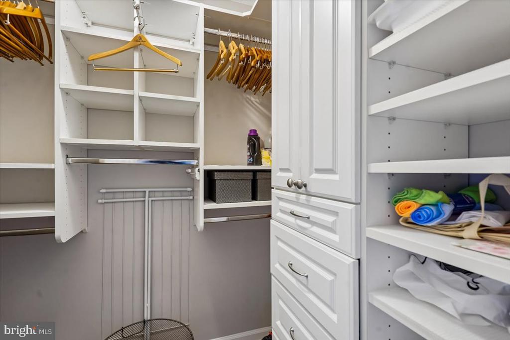 1200 BRADDOCK PLACE Unit: 205
