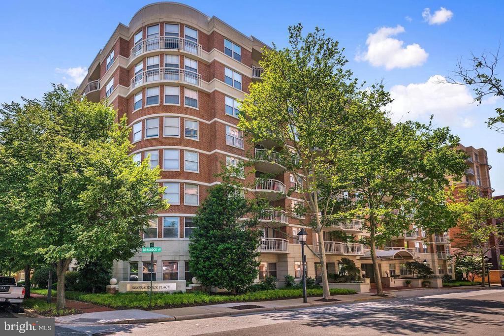 1200 BRADDOCK PLACE Unit: 205