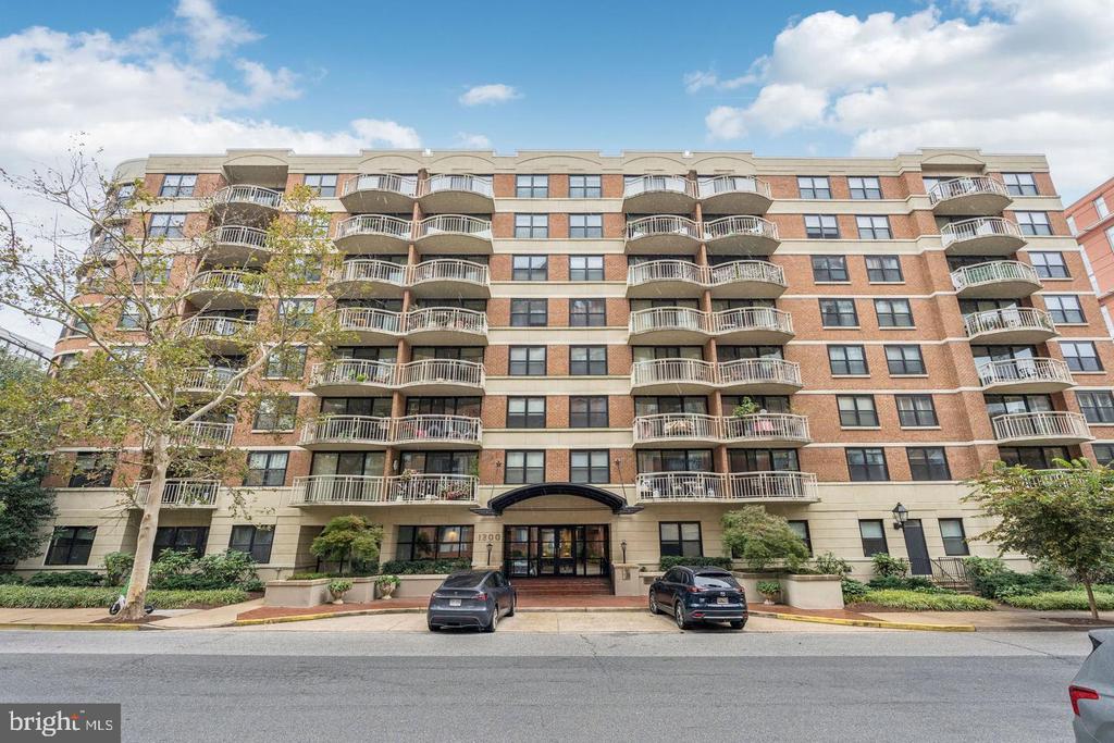 1200 BRADDOCK PLACE Unit: 205