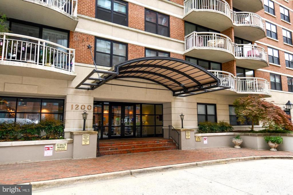 1200 BRADDOCK PLACE Unit: 205