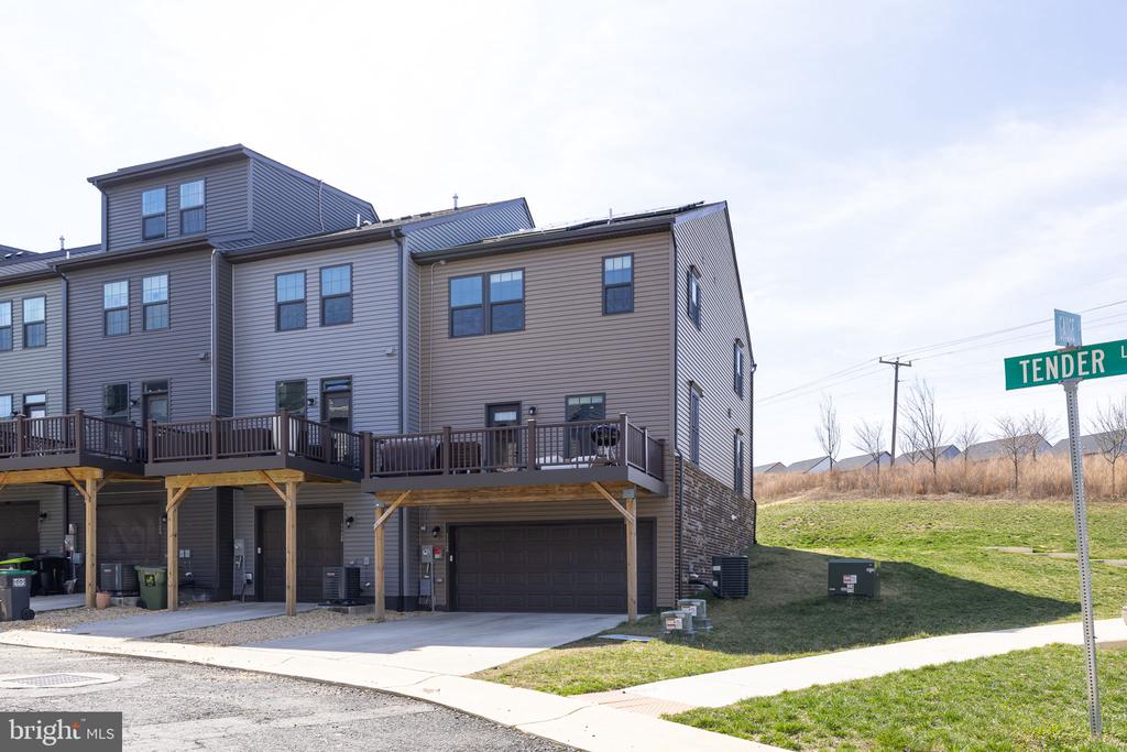 1128 SPUR LANE