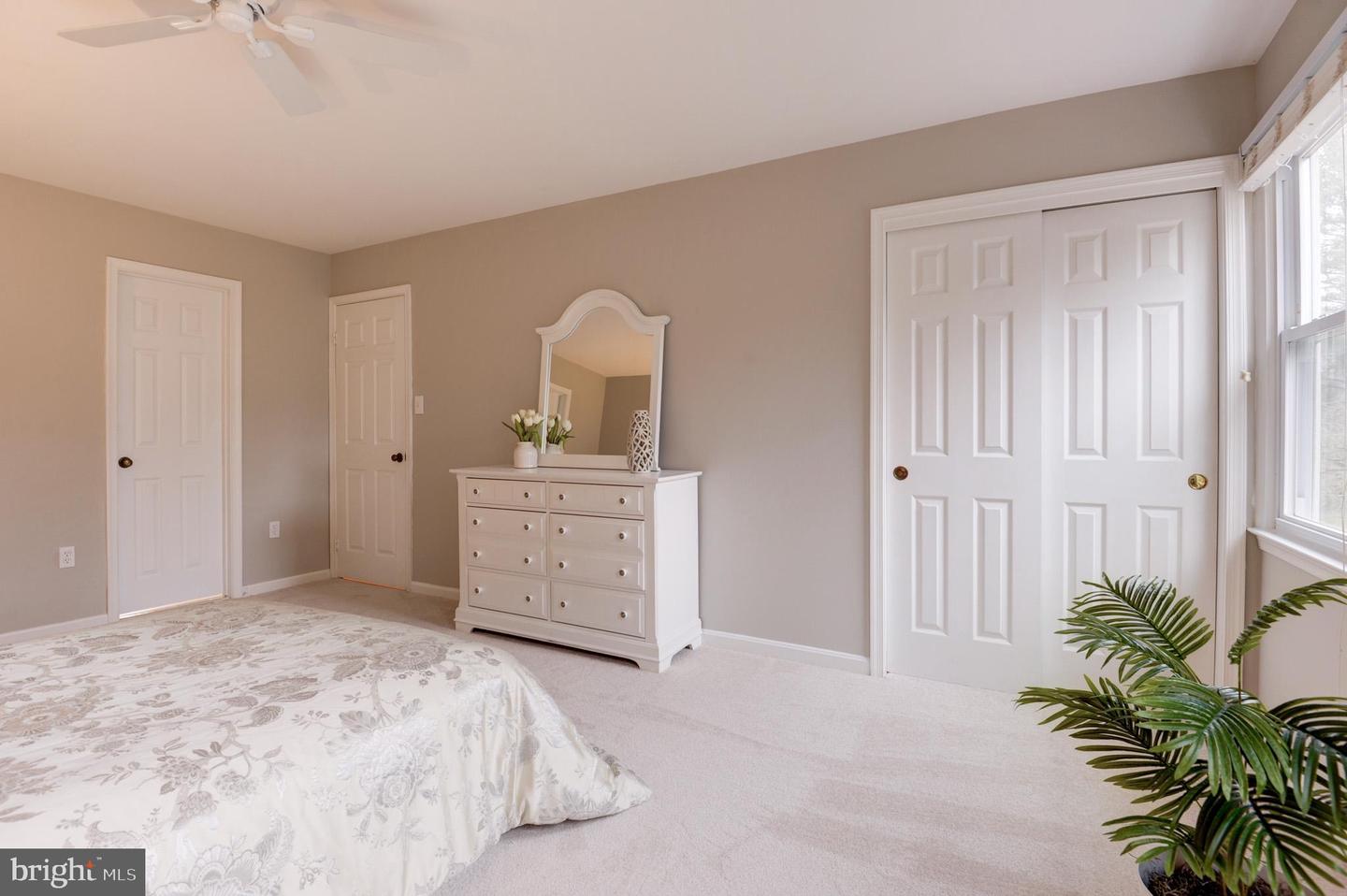10859 Meadow Pond Ln