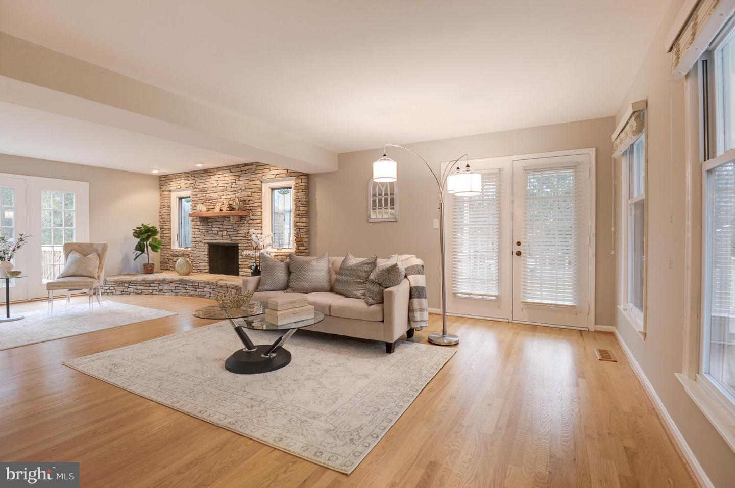10859 Meadow Pond Ln