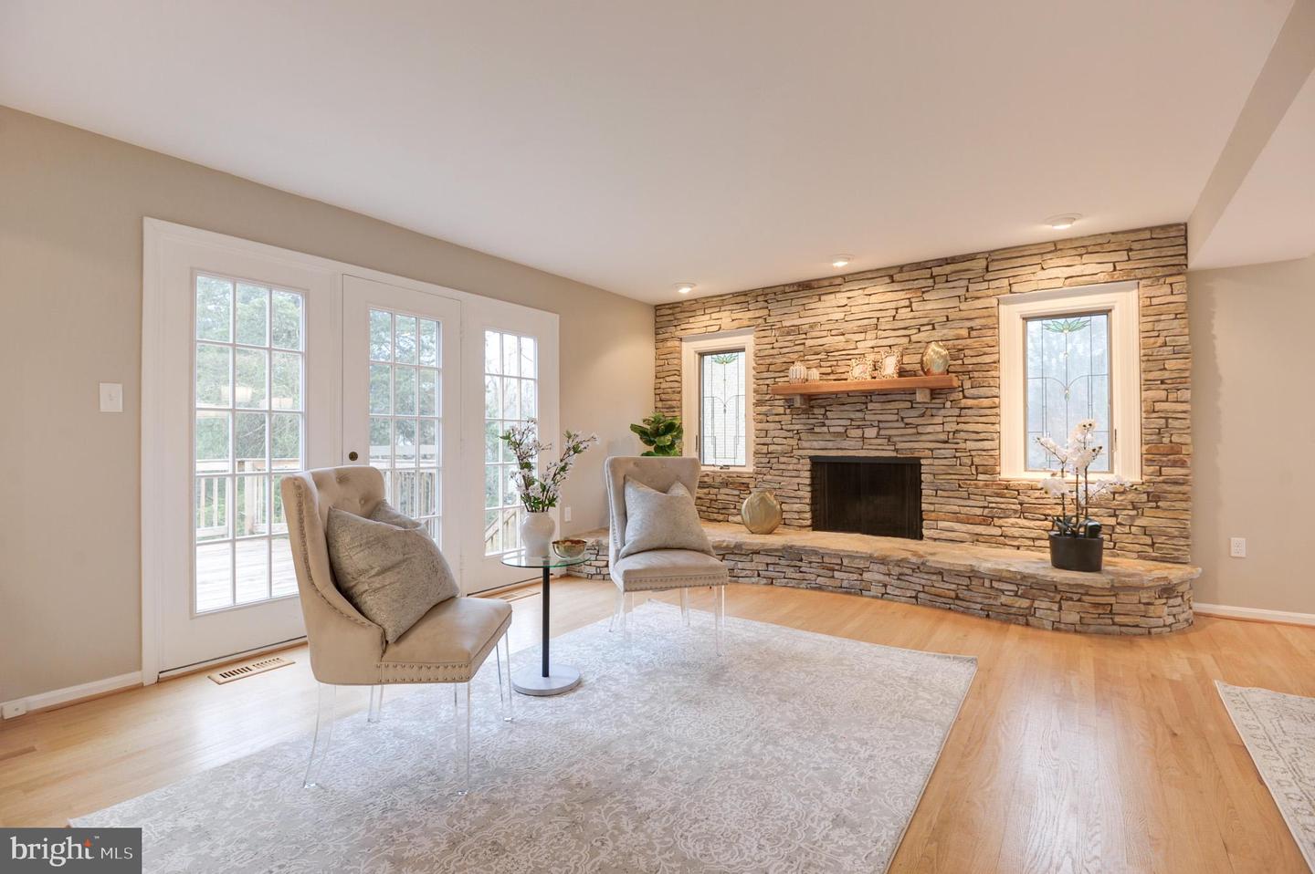 10859 Meadow Pond Ln