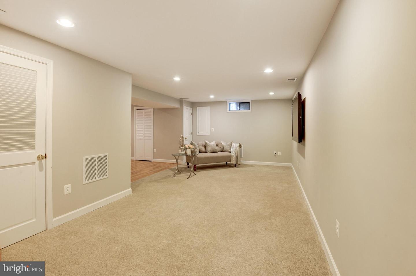 10859 Meadow Pond Ln
