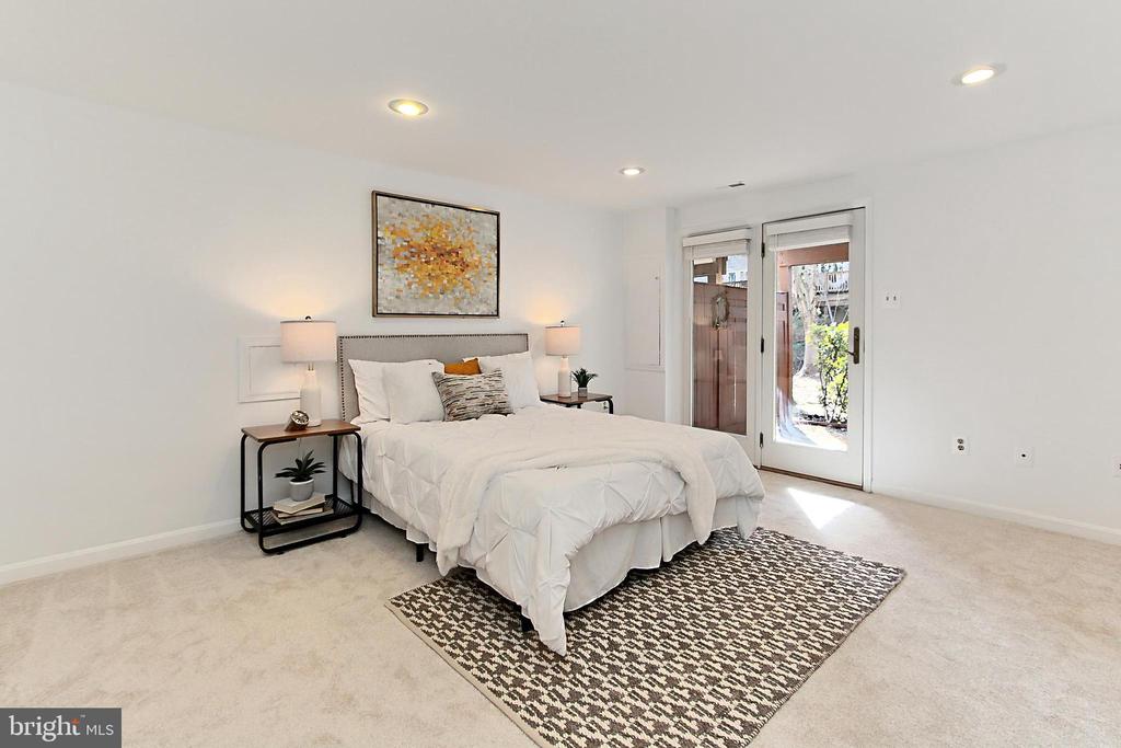 12517 North Lake Ct