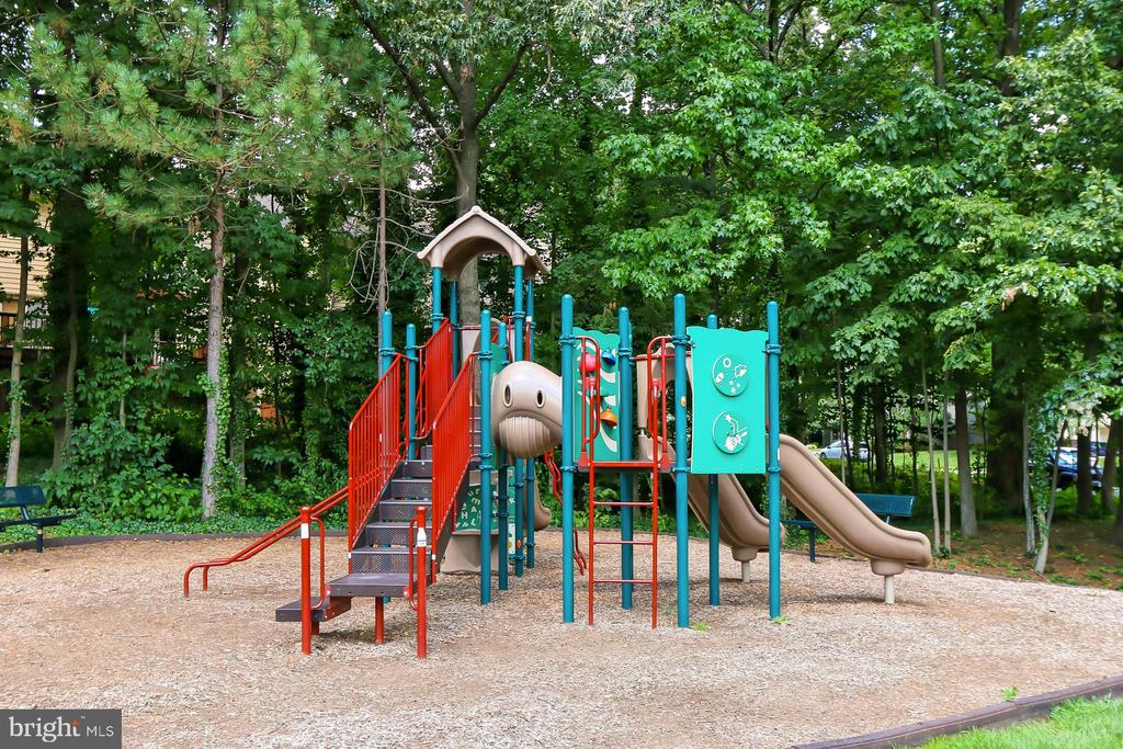 12517 North Lake Ct