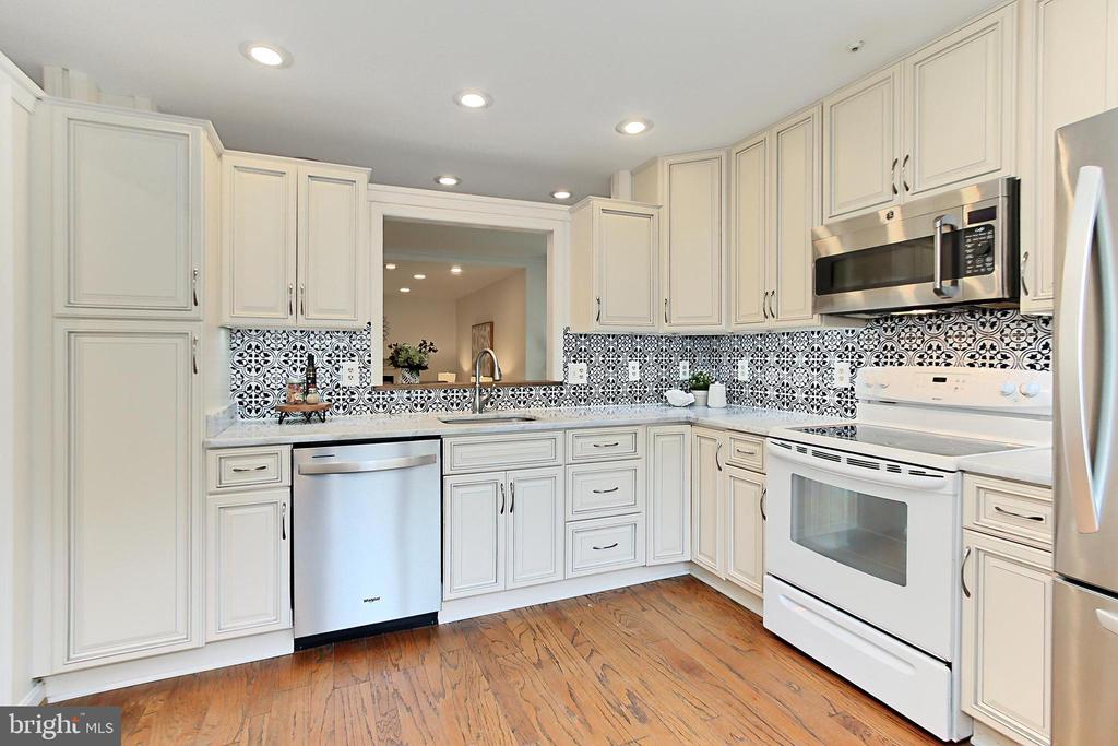 12511 N Lake Ct