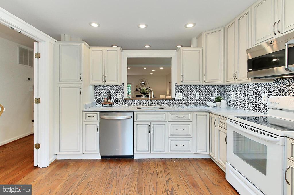 12511 N Lake Ct