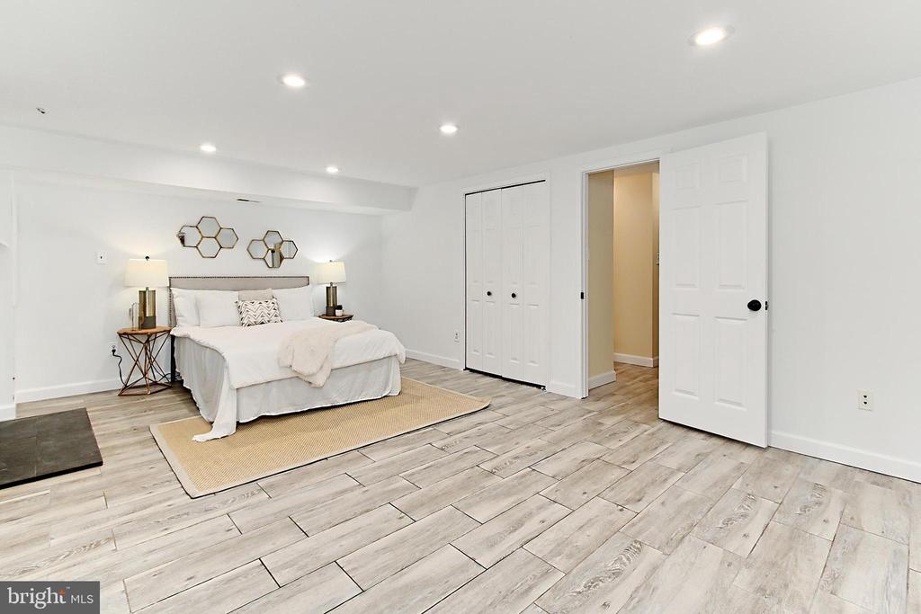 12511 N Lake Ct