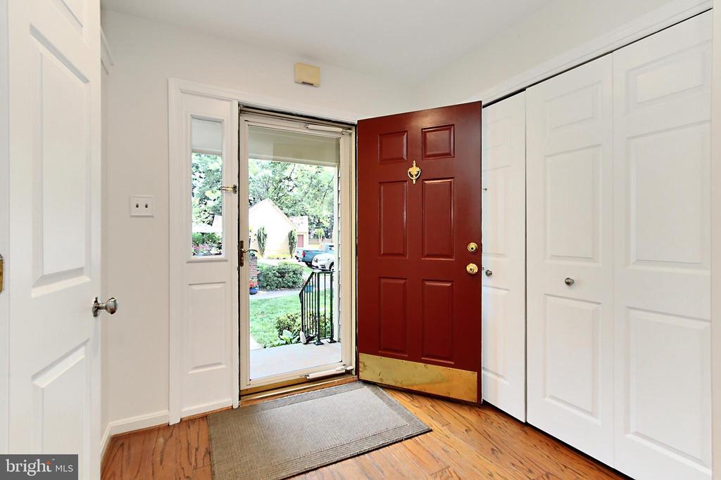 12511 N Lake Ct