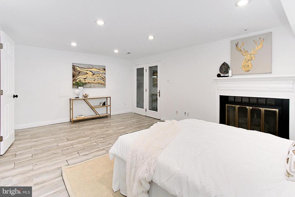 12511 N Lake Ct