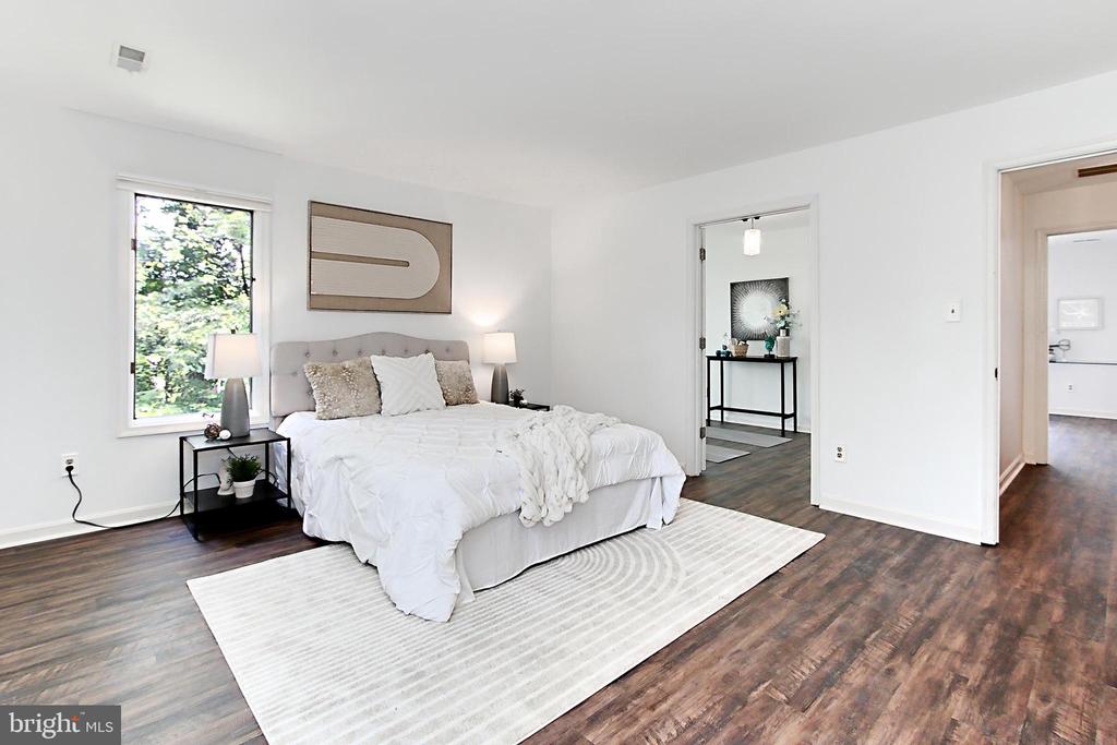 12511 N Lake Ct