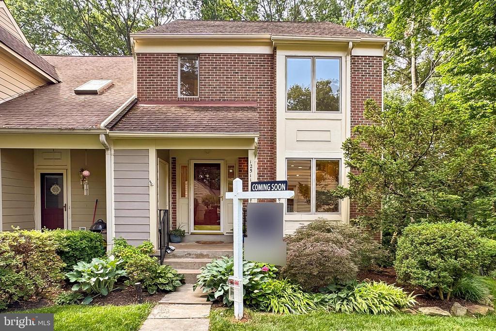 12511 N Lake Ct
