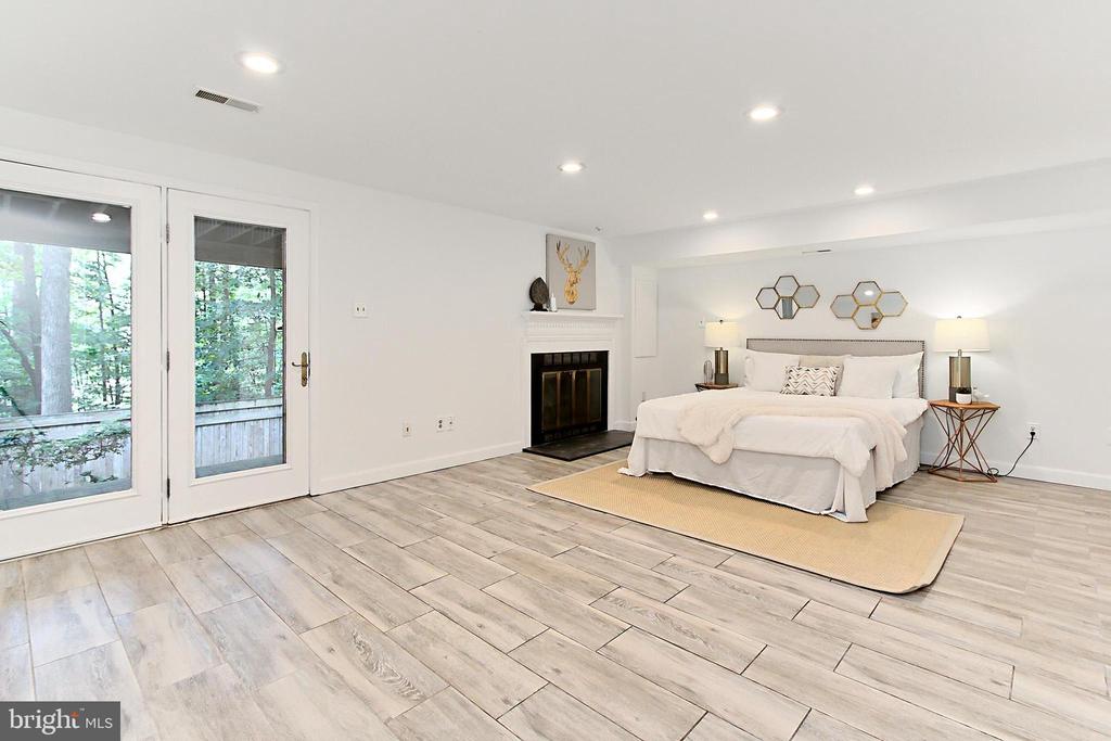 12511 N Lake Ct