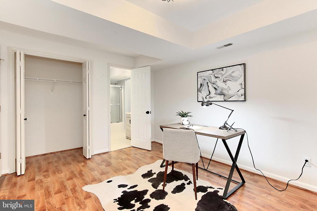 12511 N Lake Ct