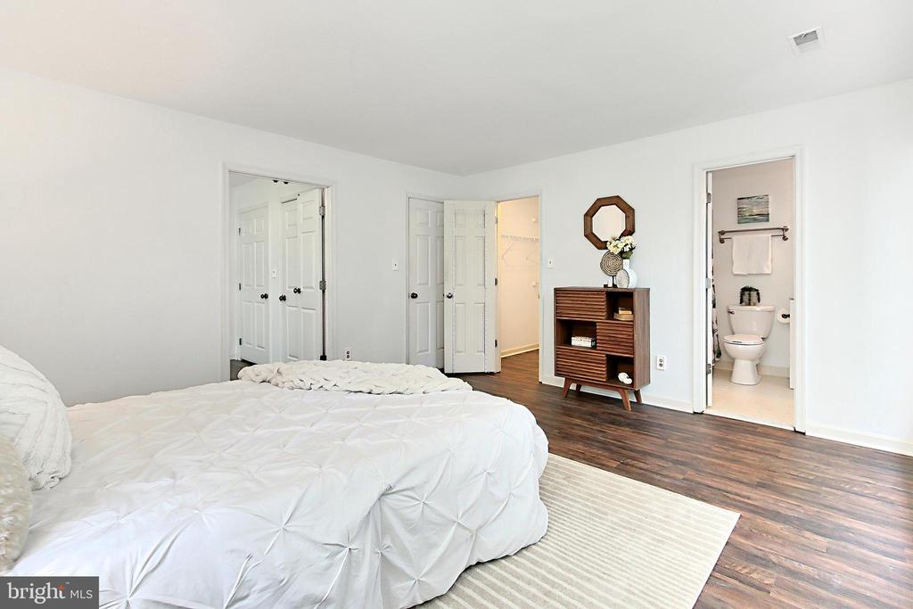 12511 N Lake Ct