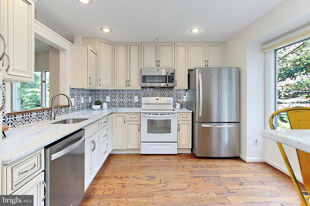 12511 N Lake Ct
