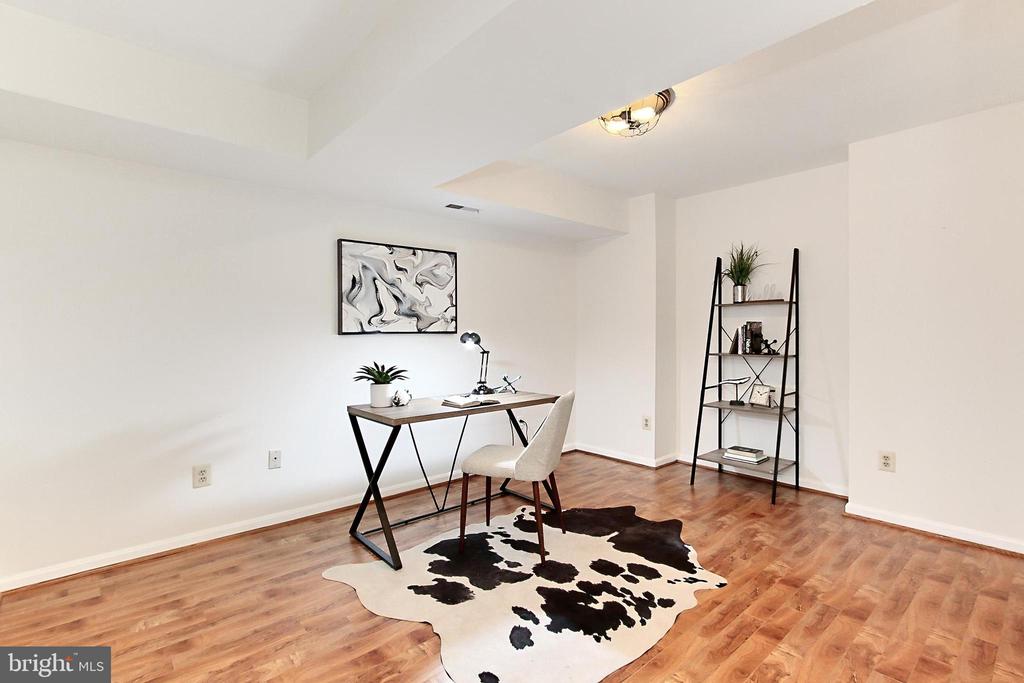 12511 N Lake Ct