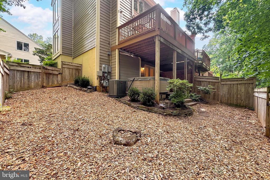 12511 N Lake Ct