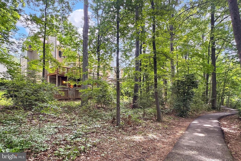 12511 N Lake Ct
