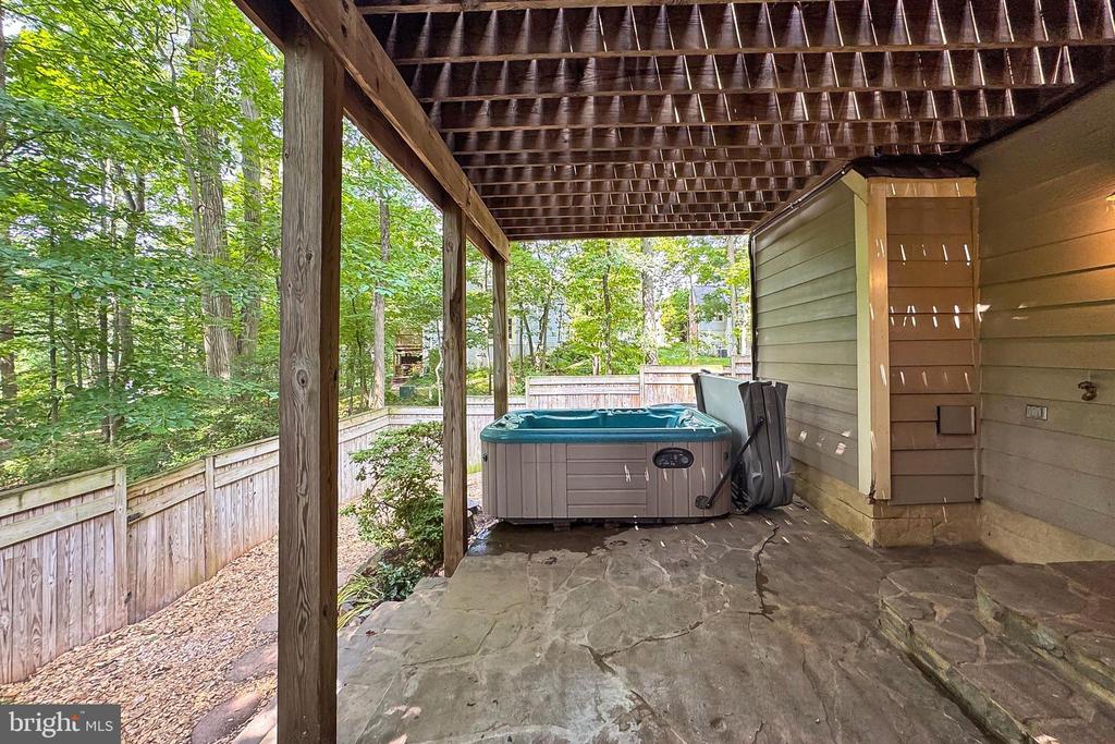 12511 N Lake Ct