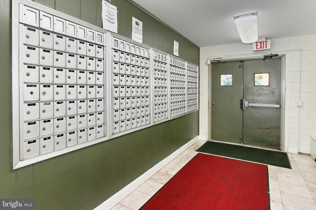 6001 ARLINGTON BOULEVARD Unit: 408