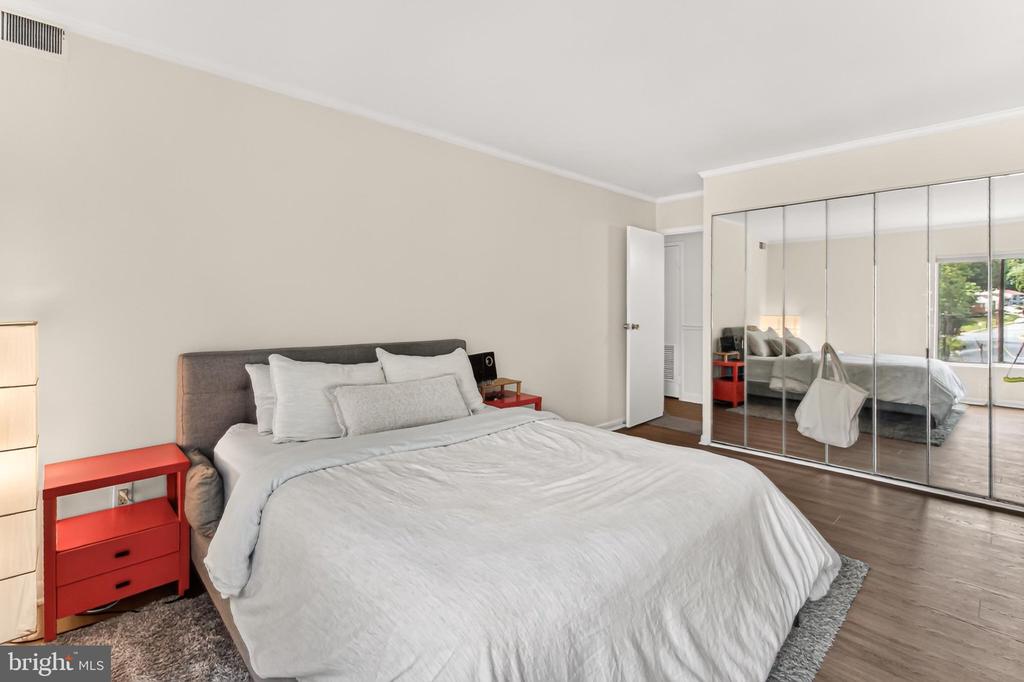 6001 ARLINGTON BOULEVARD Unit: 408