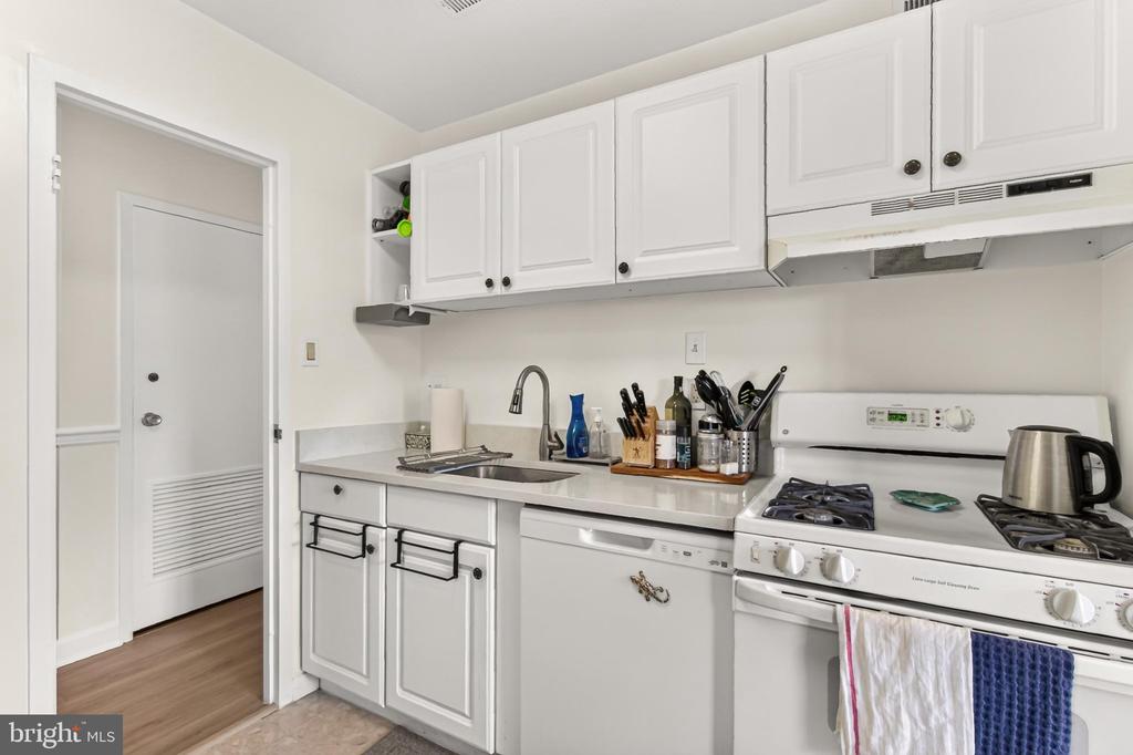 6001 ARLINGTON BOULEVARD Unit: 408