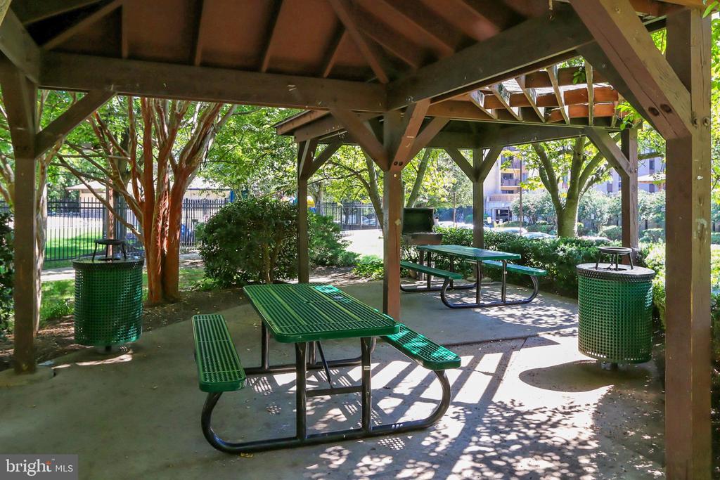 6001 ARLINGTON BOULEVARD Unit: 408