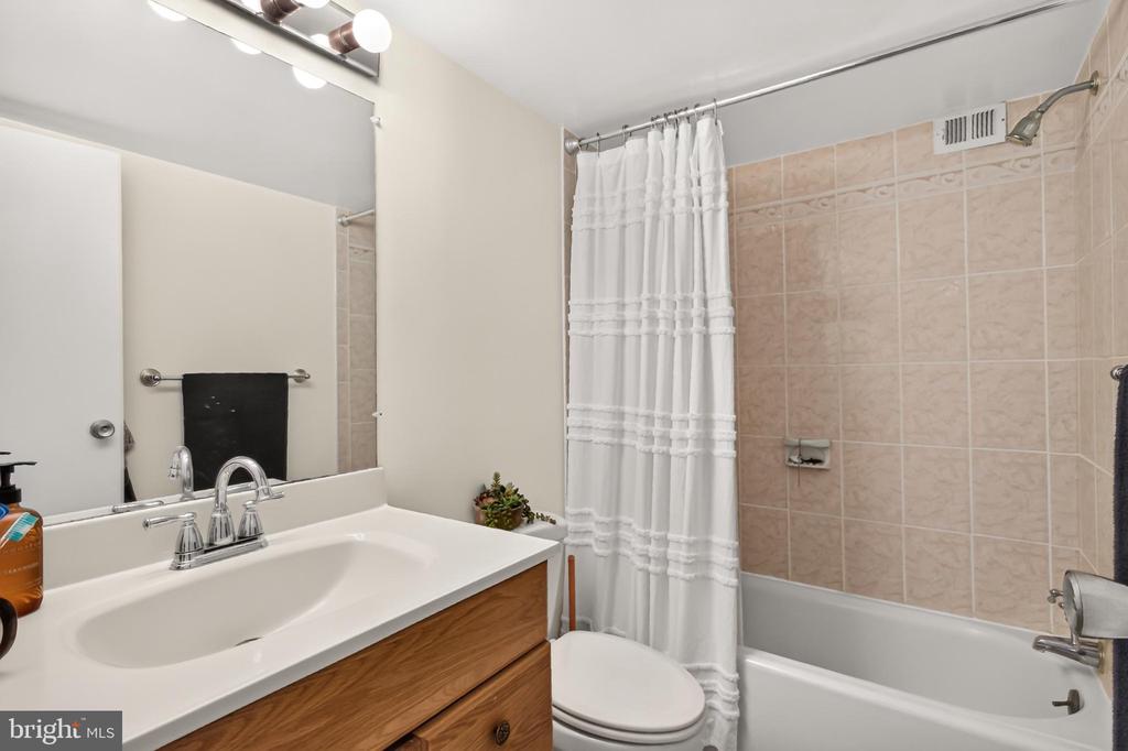 6001 ARLINGTON BOULEVARD Unit: 408